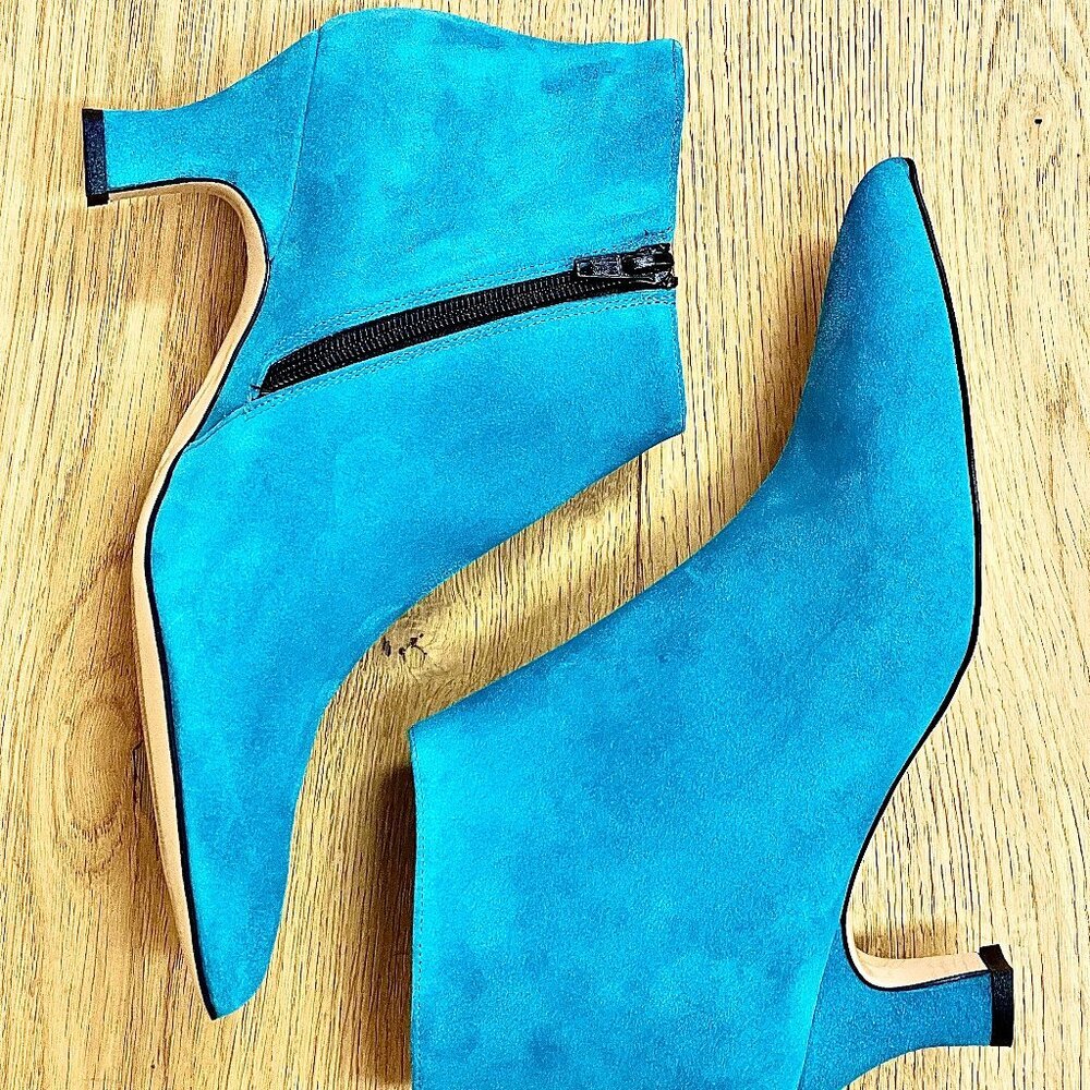 New in Box CLIZA Handmade Italian Suede Booties 10